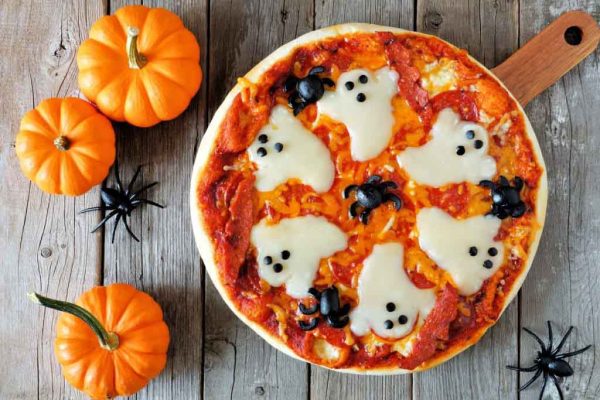 Bánh pizza Halloween kì dị